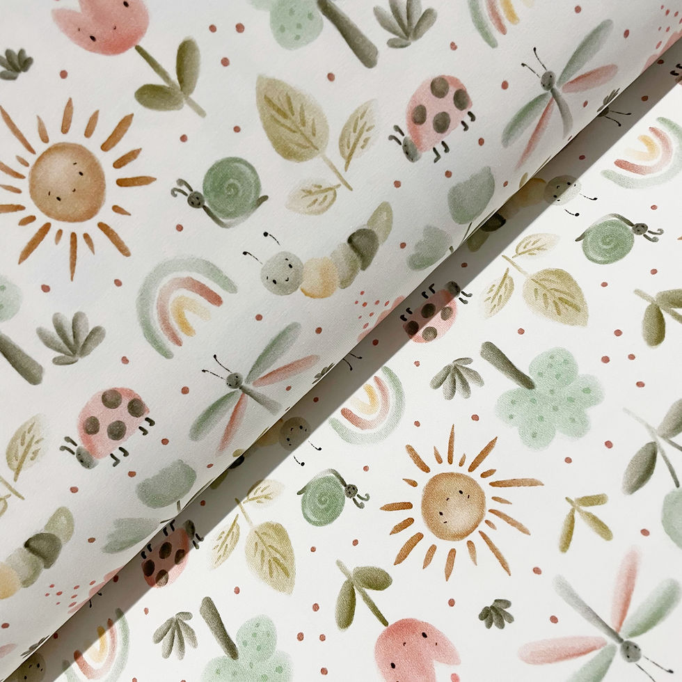 Jersey mit Insekten und Blumen, auf dem Stoffballen