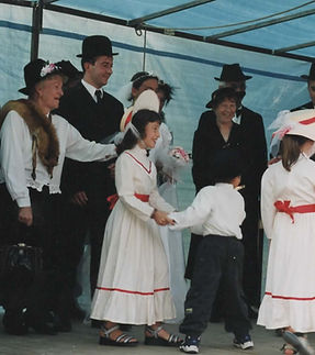 2000 la noce bat son plein.jpg