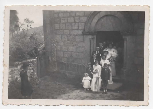 1946 mariage Marie Besson existence mur du cimetière à gauche.jpg