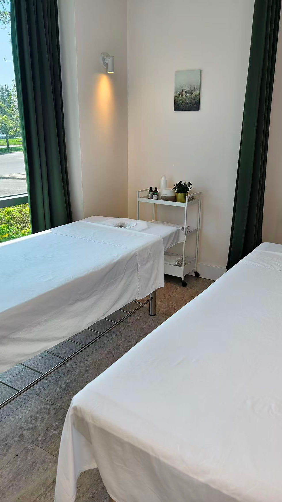 Clean Non-RMT massage treatment room at AYANA Life Health Clinic in Markham.