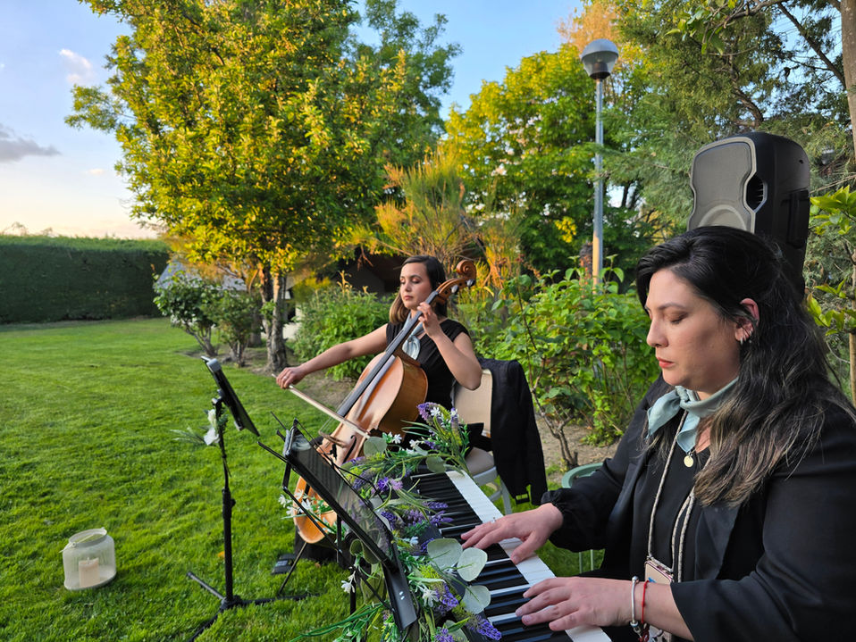 Dúo de chelo y piano en el restaurante Gaztelubide de Las Rozas