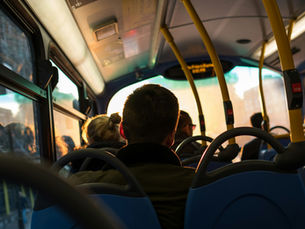 Movilidad sostenible: incentivos, transporte público y zonas de bajas emisiones