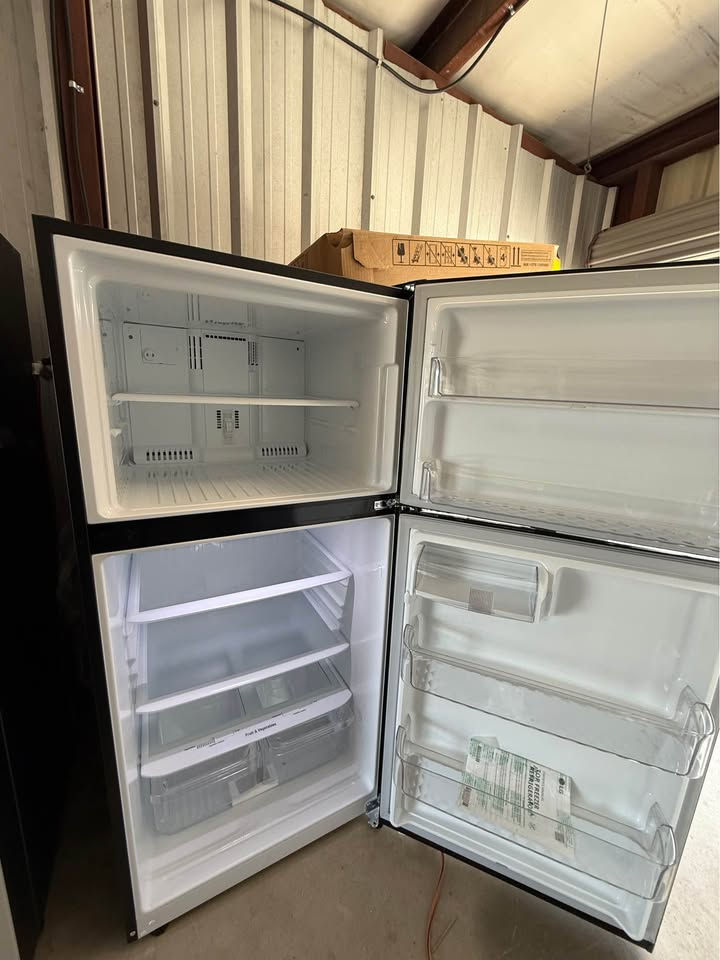 Thumbnail: New LG 20.2 CuFt Standard Depth Top Freezer Refrigerator