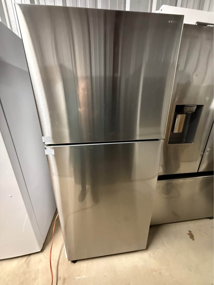 Samsung 18 CuFt Standard Depth Top Freezer Stainless Steel Refrigerator
