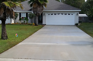 DRIVEWAY AND HOUSE WASH.jpg