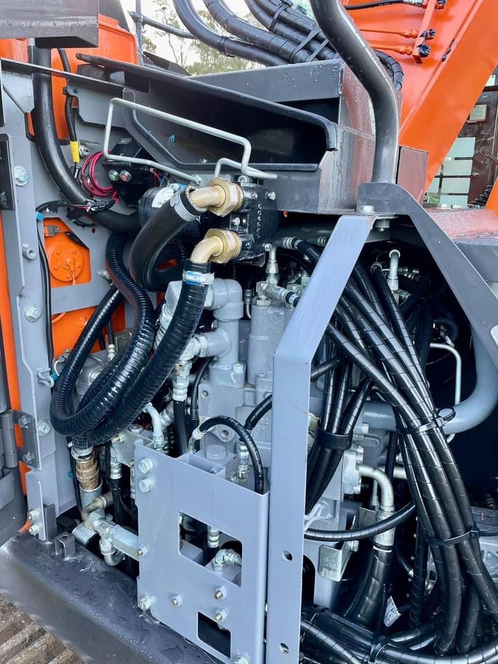 Thumbnail: Hitachi ZX135USBL-6