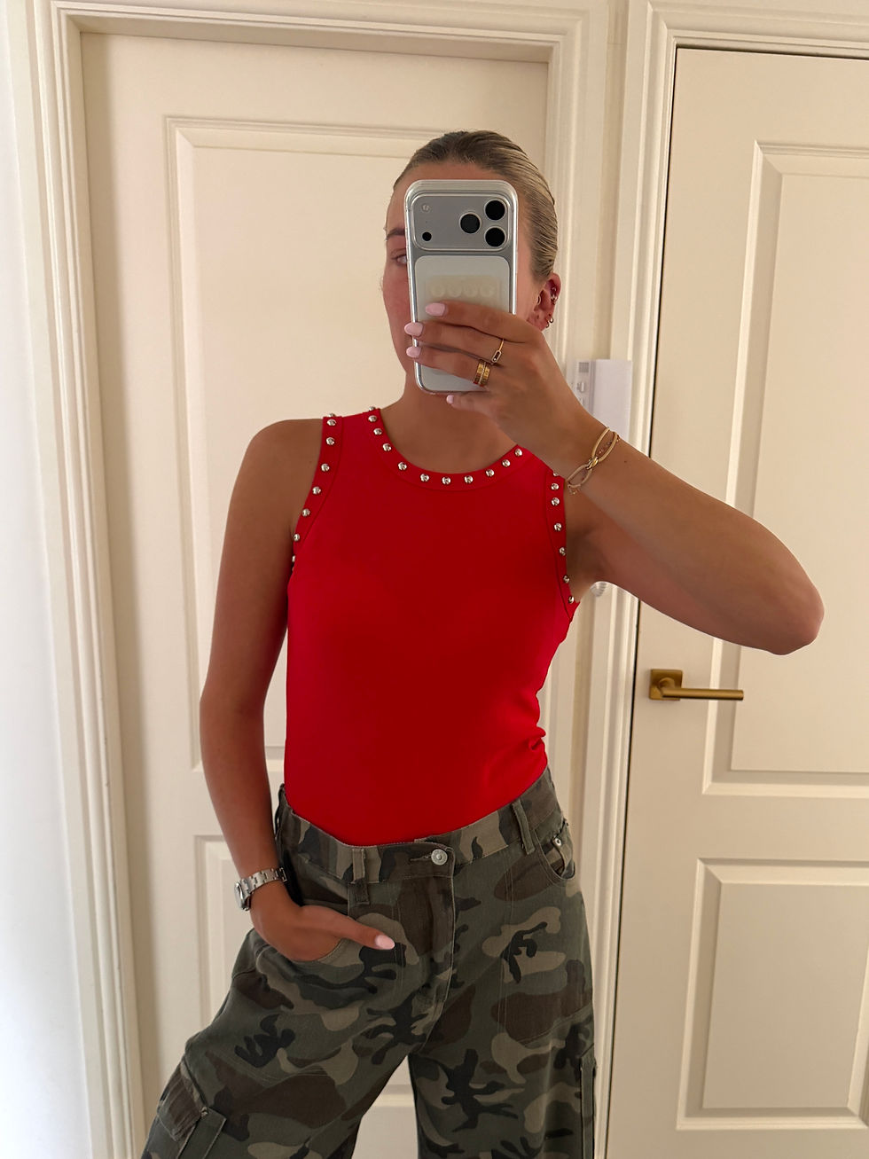 Thumbnail: Studs top red
