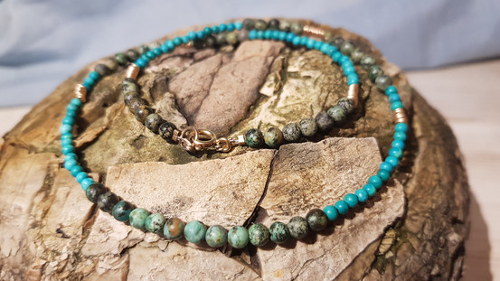 A charming necklace of real blue turquoise and African turquoise (more mottled) gemstones, sea blue color in varying shades