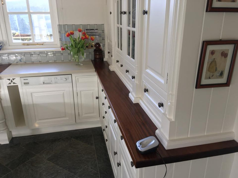 cottage style kitchen in white and mahogany 
