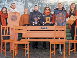 Jeder Stuhl steht für eine Geschichte