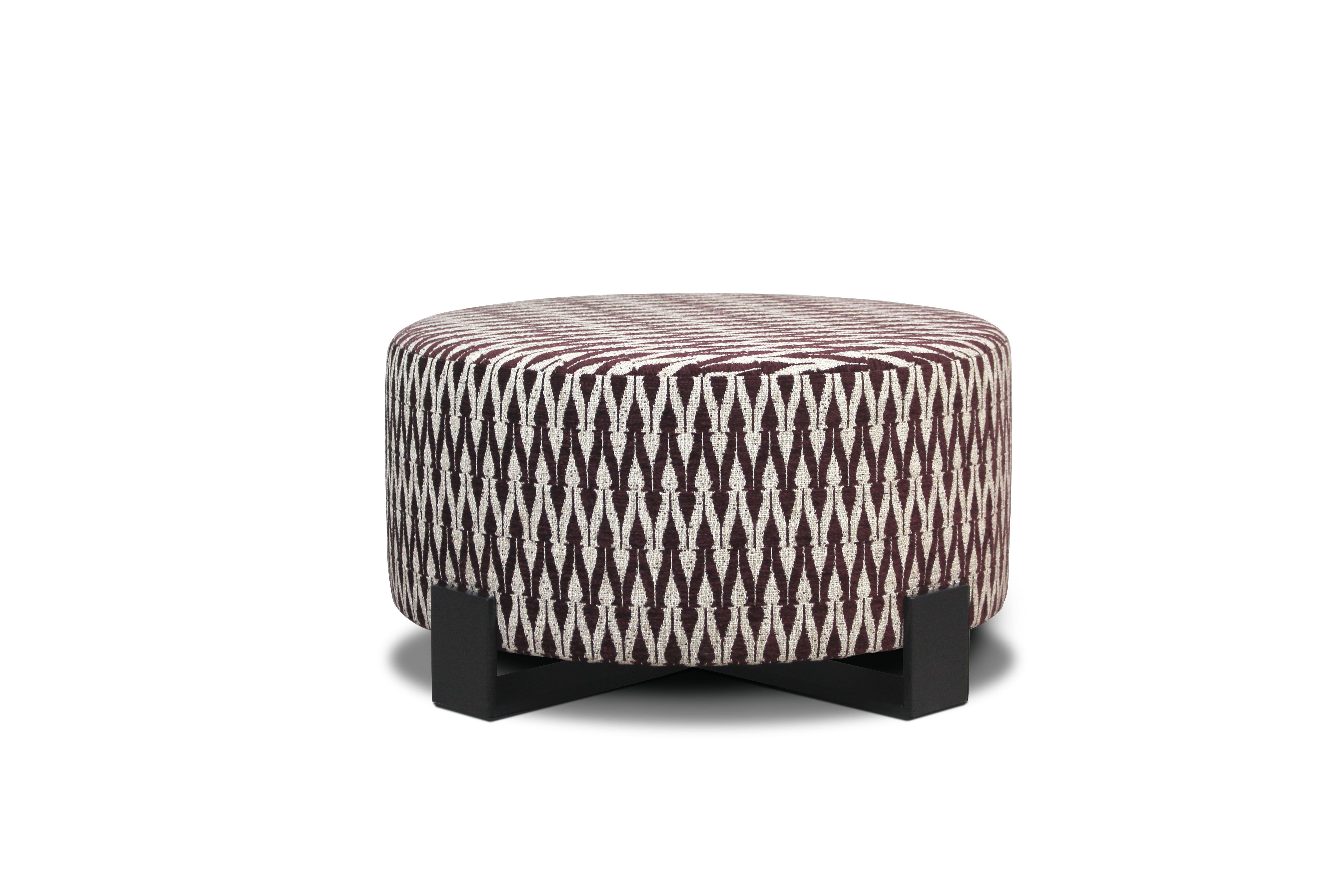 Pufa tapicerowana NOVA II na metalowej podstawie