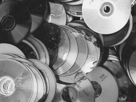 PLAYLIST: OVERPLAYED POP-HITS FROM THE LATE 00s AND EARLY 2010s