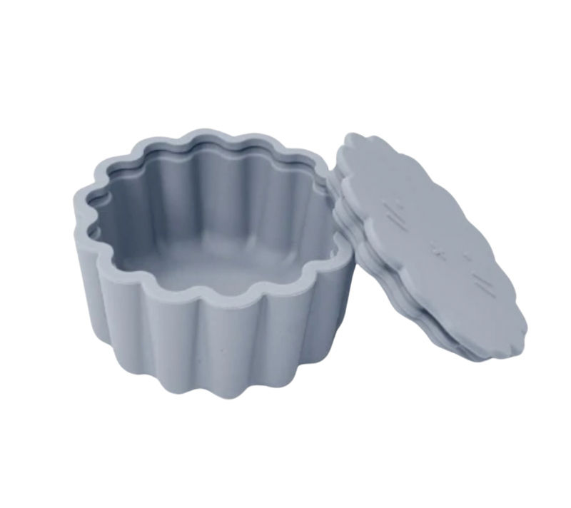 Collapsible silicone snack box for babies – blue compact design