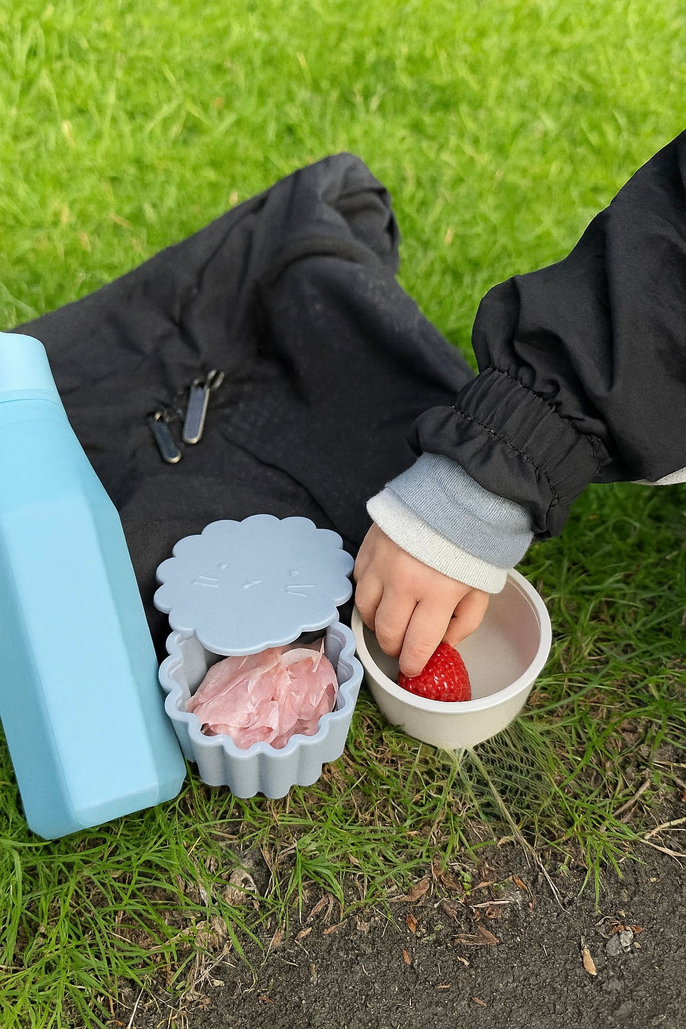 Thumbnail: Portable silicone snack box for outings and prams – Ena Baby