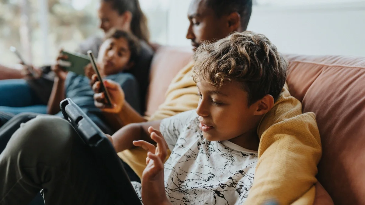 ▲ 4月のアップデートで親が子どものTrusted Friendとして自動登録され、年齢を超えたチャットが可能に（出典：Roblox公式）