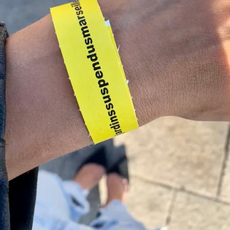 La belle Calypso les attendra dans son château d’If, le chant des sirènes les berceront sur l’Ilienne, rêveuses et rêveurs siroteront leurs cocktails aux jardins Borely, et les plus aventuriers d’entre nous découvriront les cachoteries au coeur de Marseille.