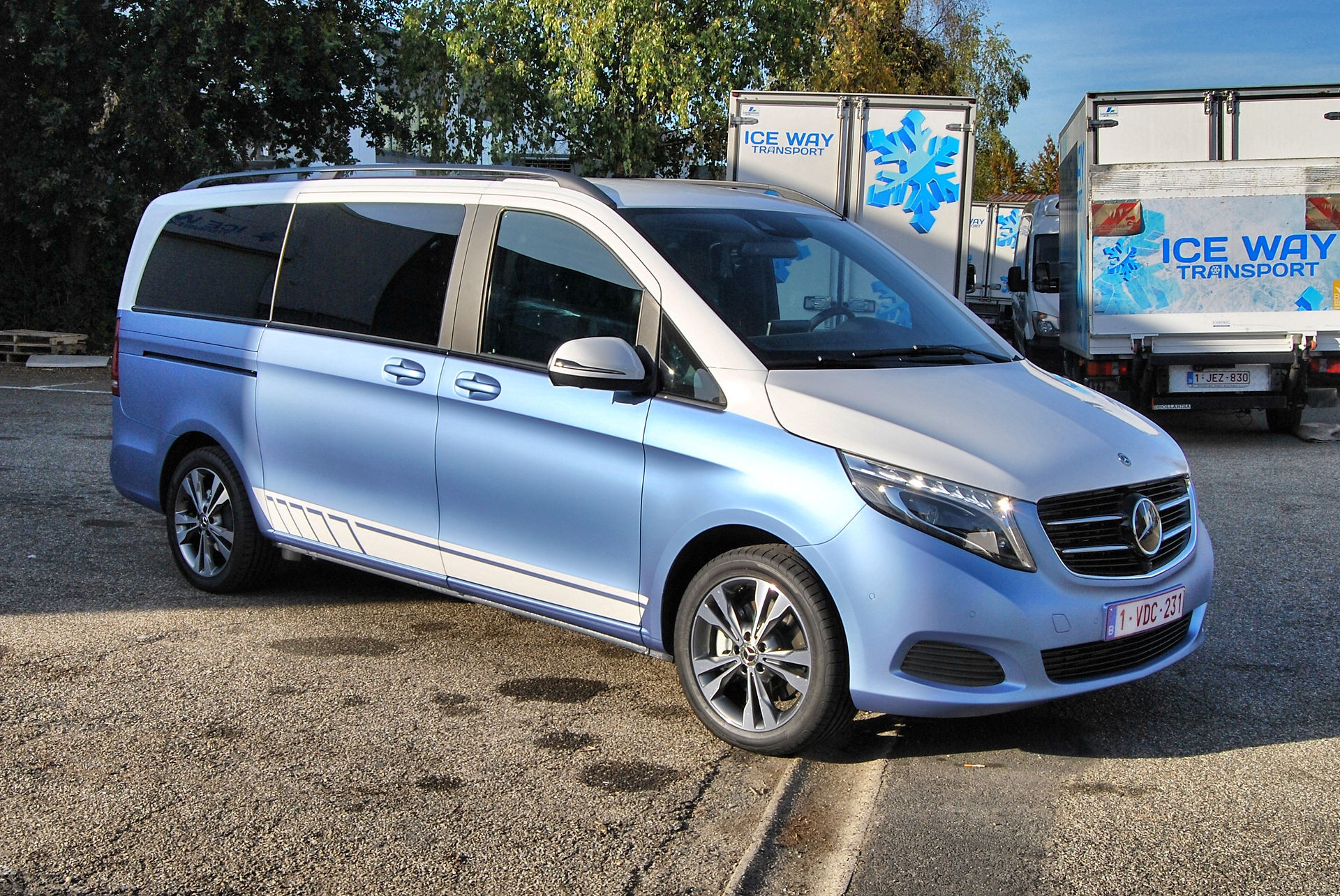 MercedesVklasseTwoToneCarwrap