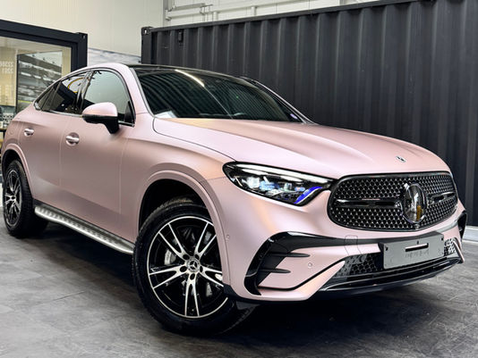 Mercedes GLC Frozen Berry PPF wrap in klassevol satijn roze