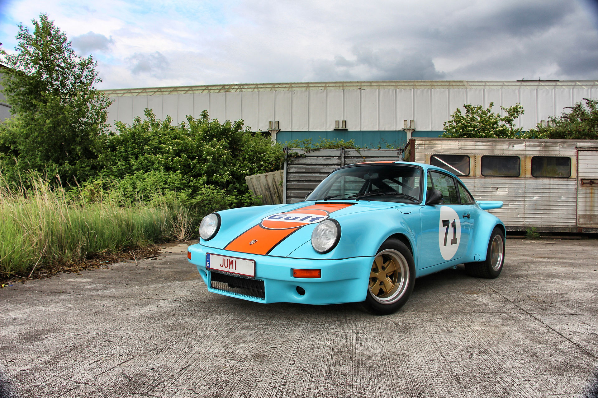 Porsche 911 Gulf striping
