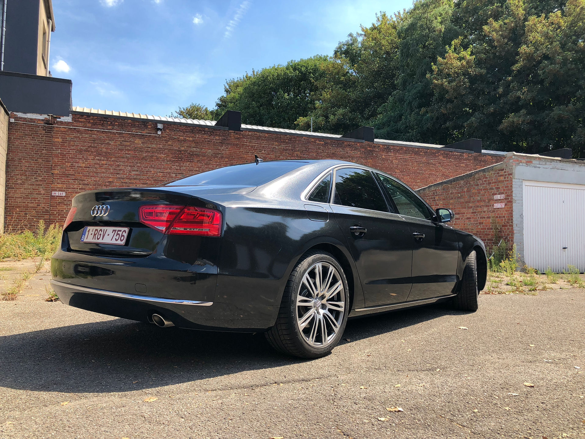 Audi A8 KPMF Black Metallic Carwra 85