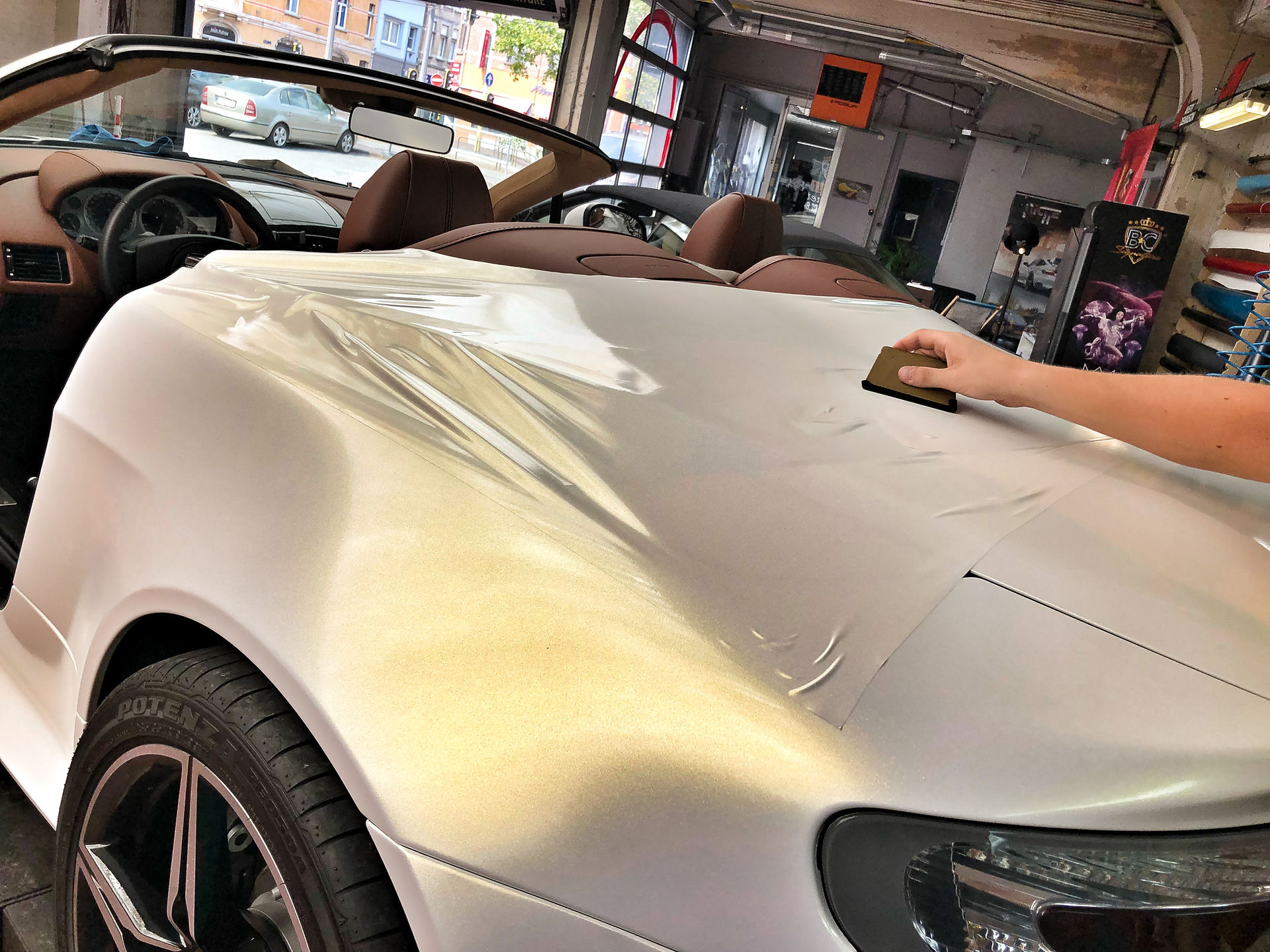 Vantage V8 Roadster Starlight Gold