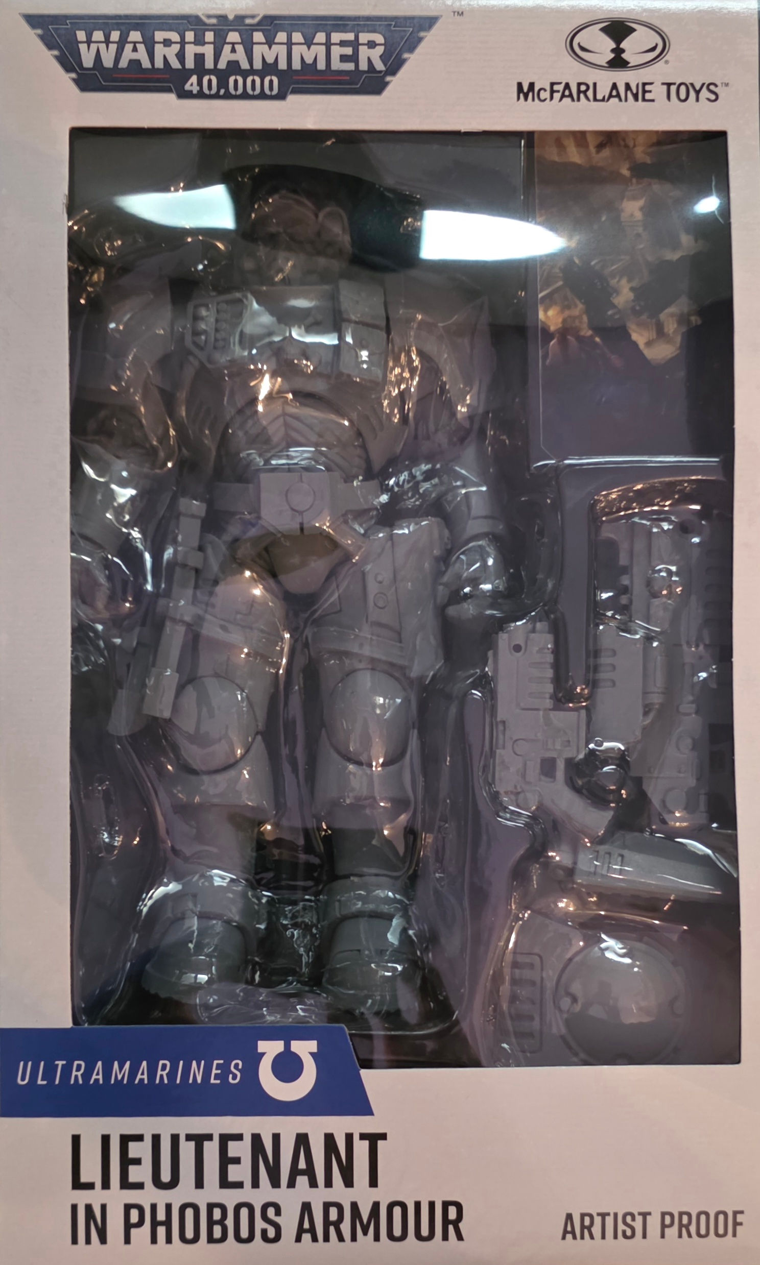McFarlane Warhammer - Ultramarines Lieutenant In Phobos Armour ARTIST PROOF 18cm