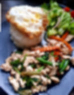 Kanaa chili-basilikalla / Stir-fried Chicken with Chili & Basil / กะเพราไก่