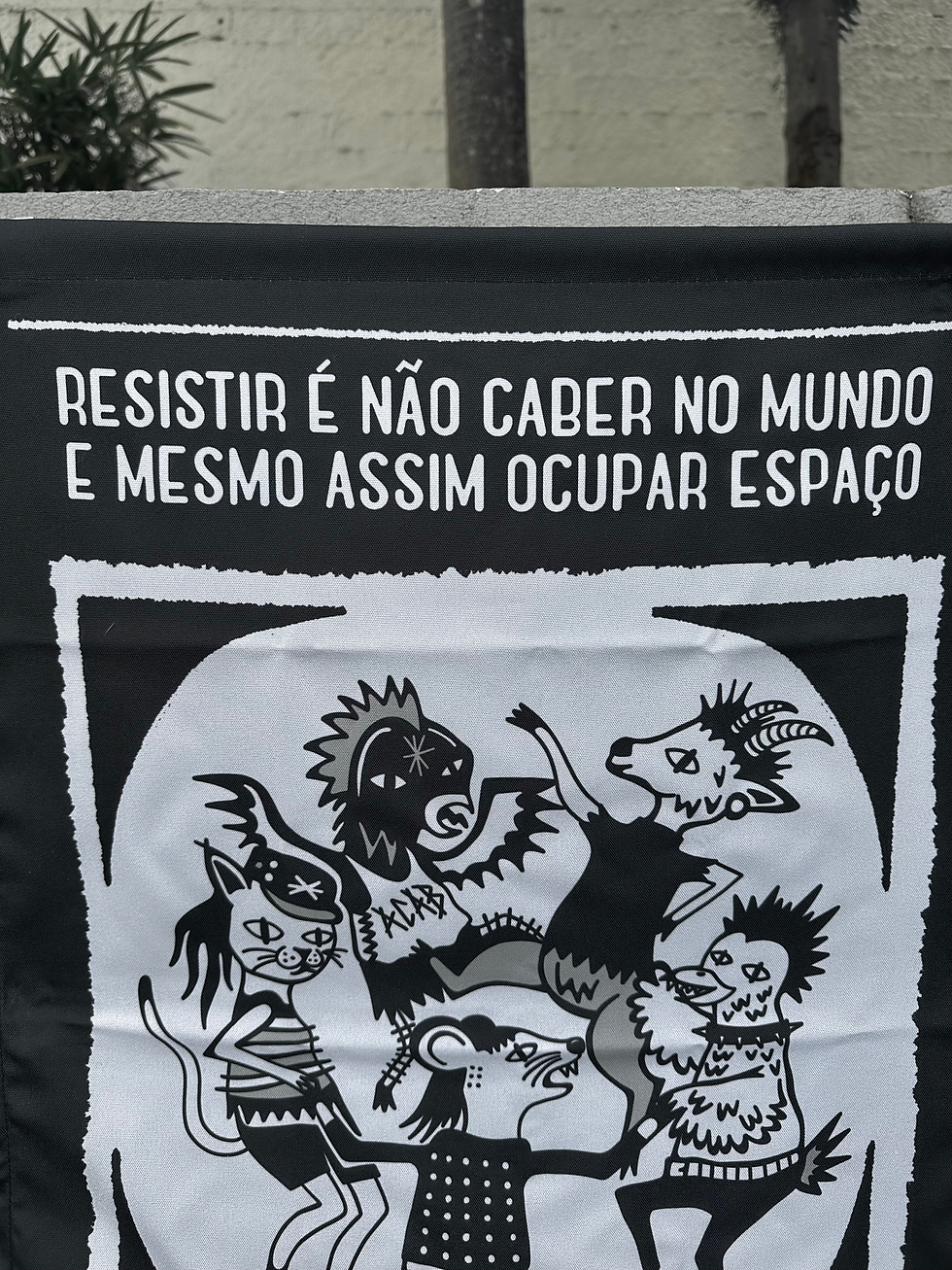 Miniatura: bandeira stay feral
