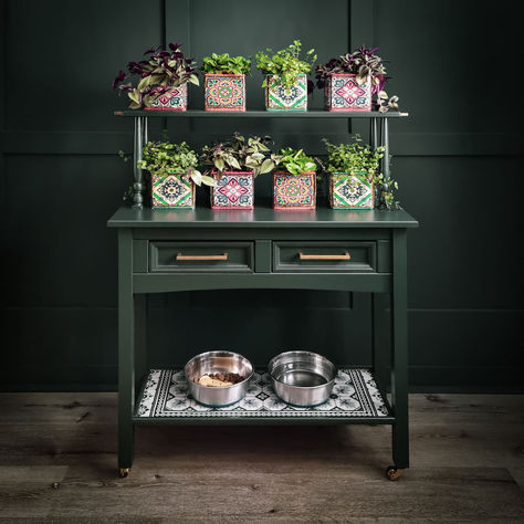 Vintage Style Pet Feeding Station