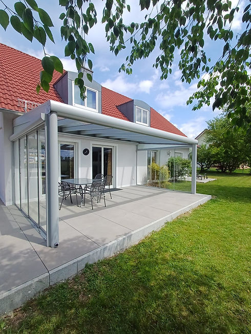 Überdachung mit Ganz-Glas-Anlage in Bobingen