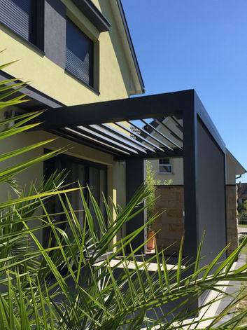 Moderne Pergola von Wiederspan in Augsburg fachgerecht montiert