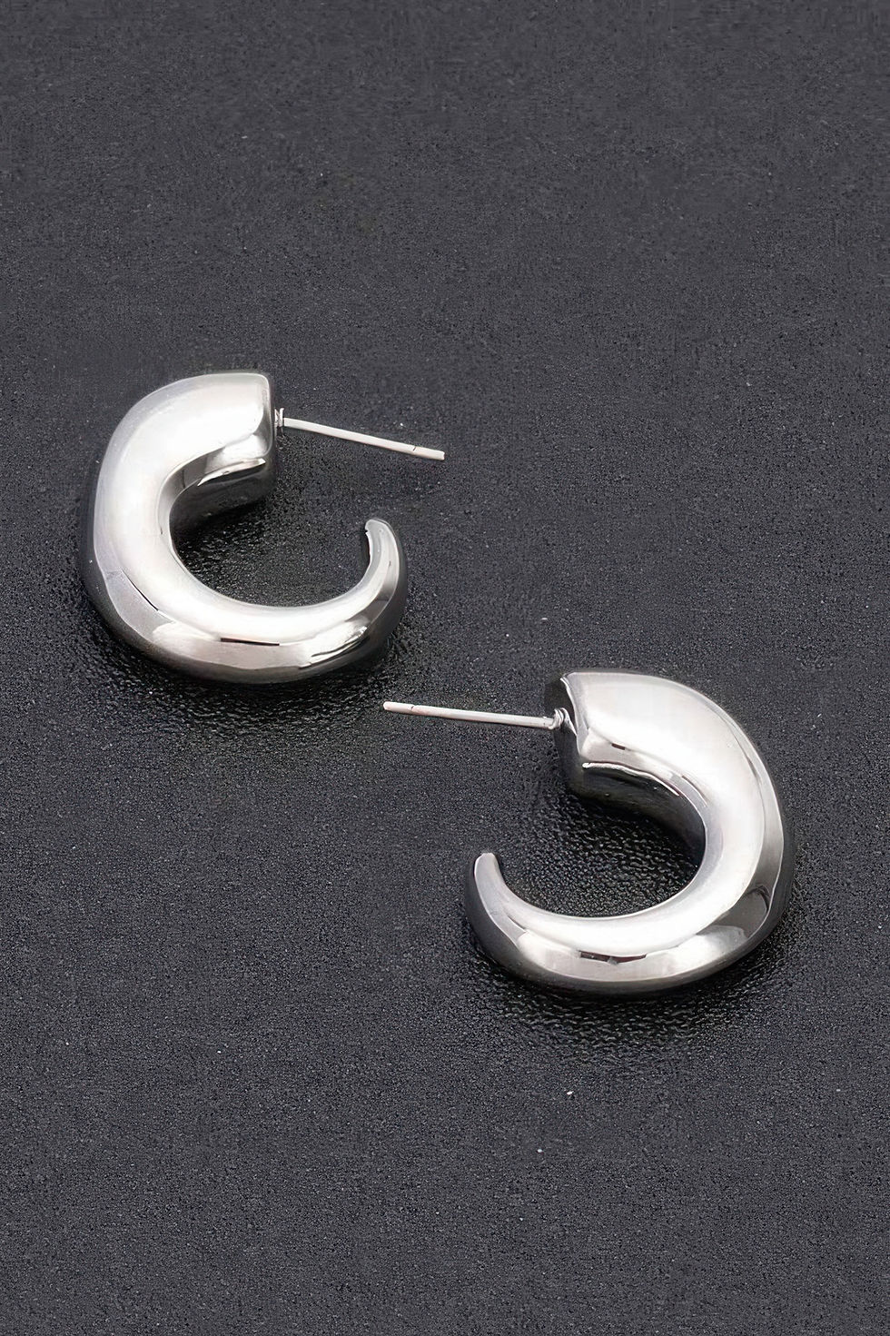 Thumbnail: Metal Vintage Hoop Earring