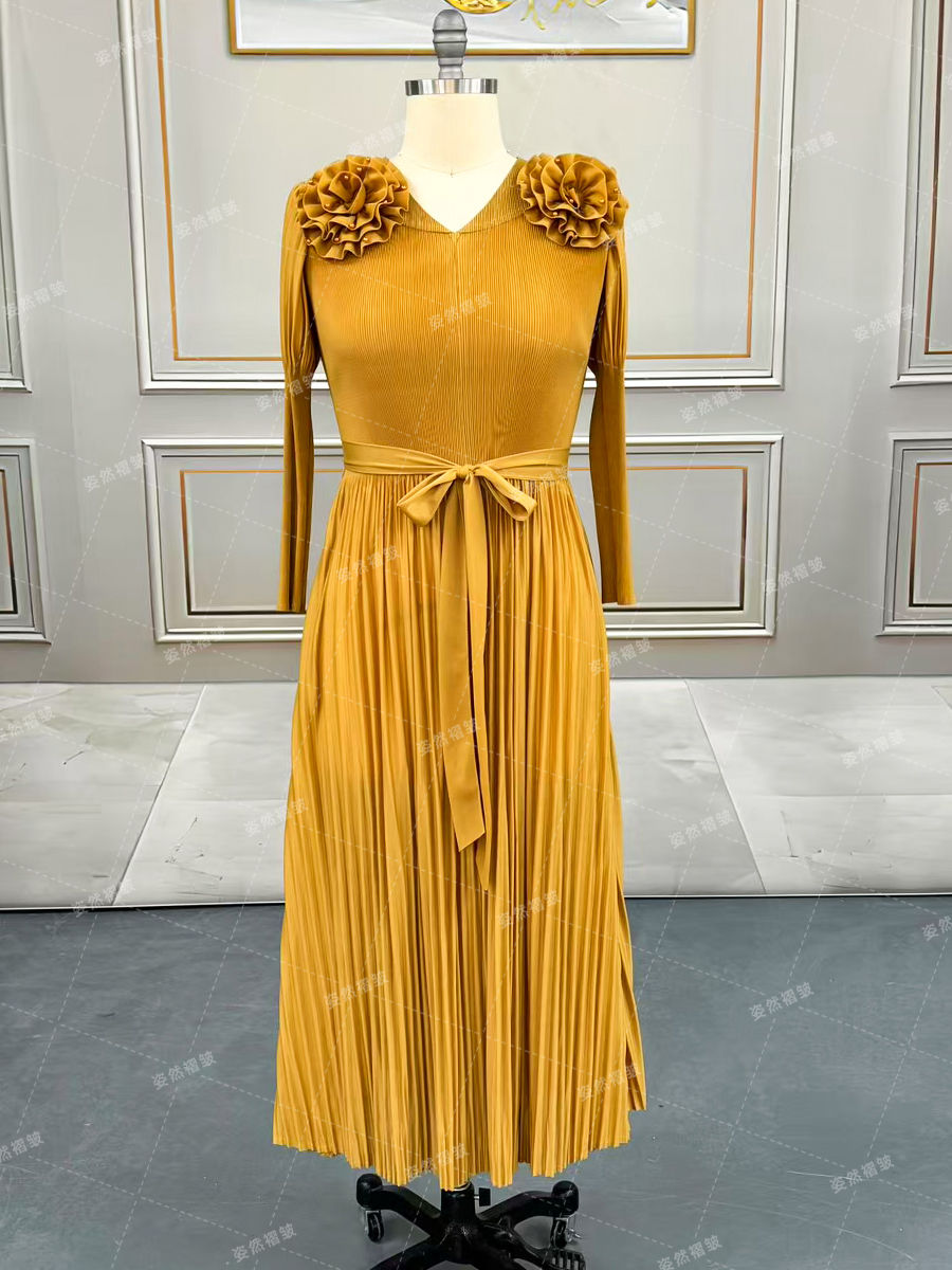 Thumbnail: Elegant And Beautiful Dresses For Women Luxury Formal Evening Prom Gown Miyake F