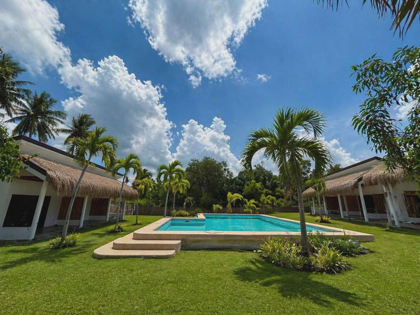 Garden & Pool View