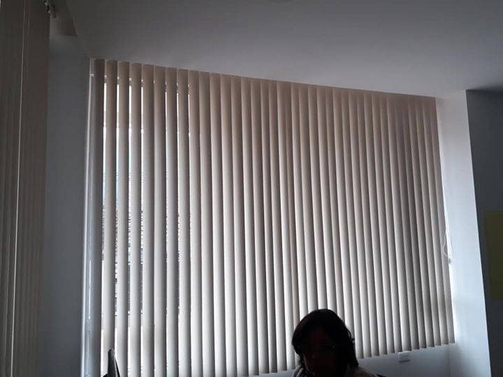 Miniatura: PERSIANAS VERTICALES EN PVC Y TELA
