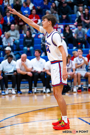 6'8 Dawson Taylor (Class of 2026) with a Step Back Three! Marysville High School Basketball Highlights.