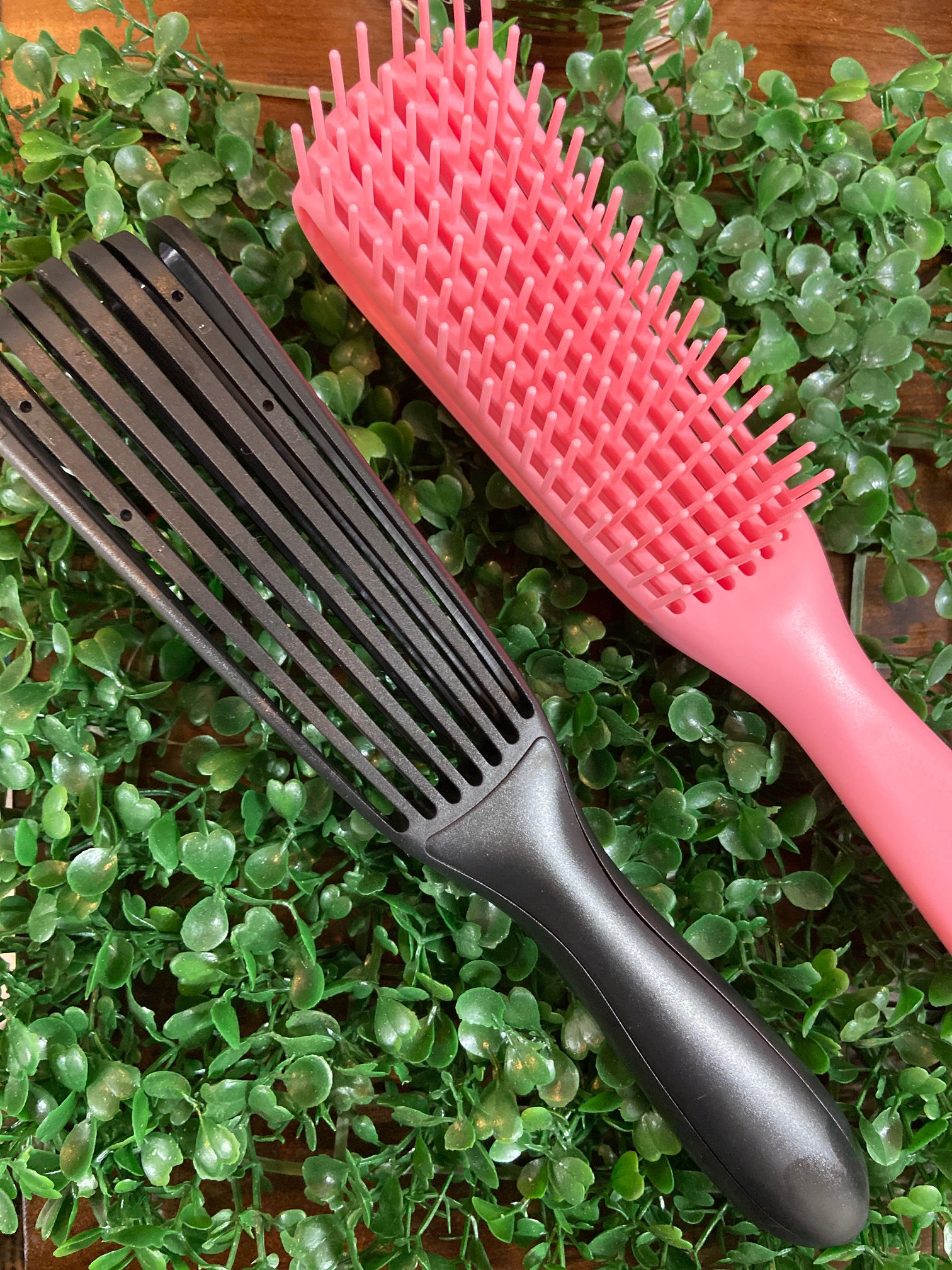 Luxy Detangler Brush