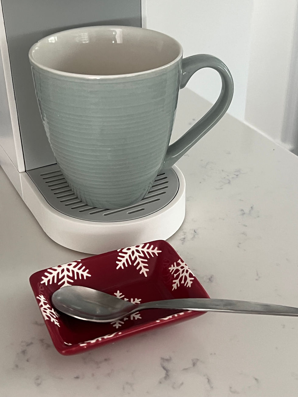Thumbnail: Red Snowflake Mini Tray Stoneware