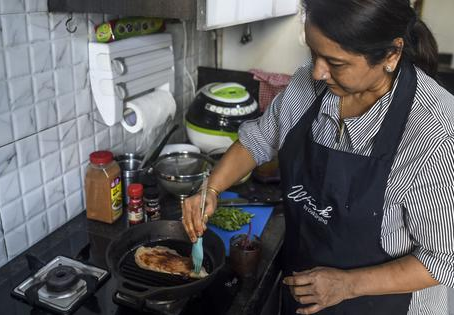 4. How can you prepare healthy foods?
