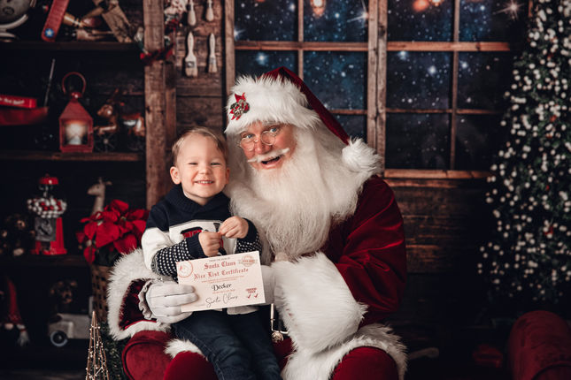 One of a kind Santa Mini sessions in downtown Plant City Florida