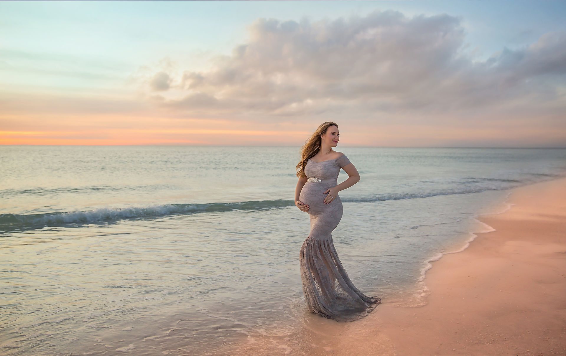 Maternity photo at the ebach