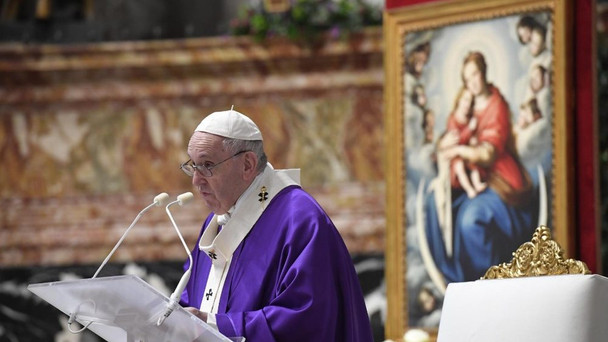 Despertar do sono da mediocridade e da indiferença com oração e amor, ensina o Papa Francisco.
