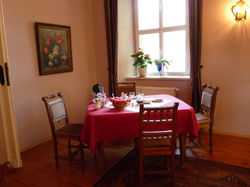 kl_Frühstückszimmer_eingedeckt