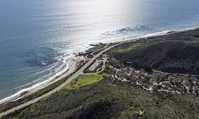 Watching the surf over the beachside of Leo Carrillo
