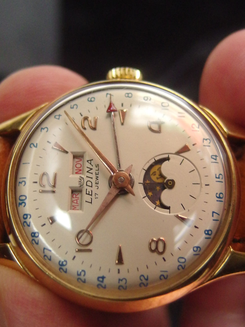 Miniatura: 4493 VINTAGE LEDINA-BRITIX MOON PHASE TRIPLE CALENDAR, MID SIZED 31mm, 1950.