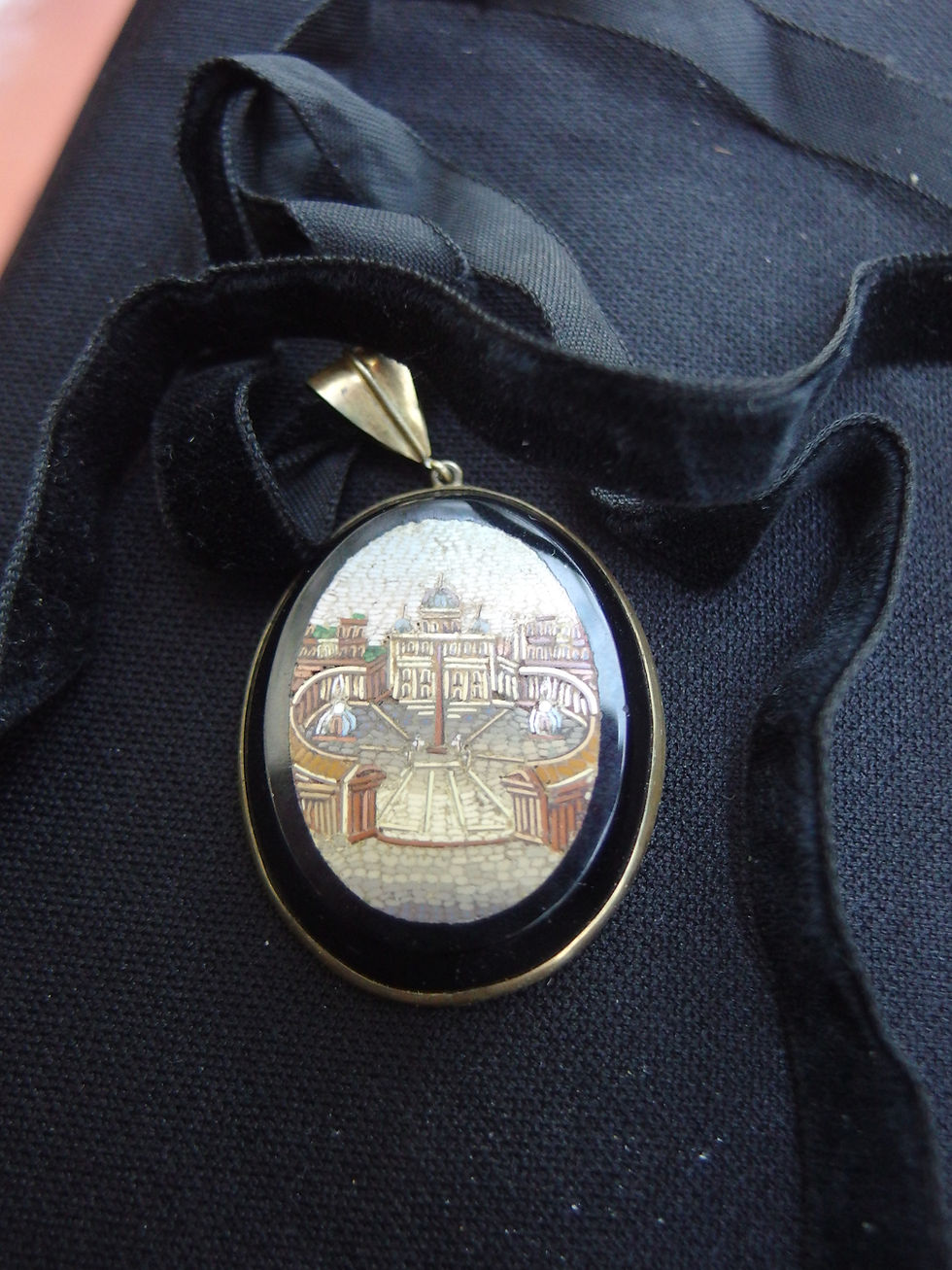 Miniatura: 4547 ORIGINAL GRAND TOUR ROME MICRO MOSAIC 18K GOLD MEDALLION, C.1900