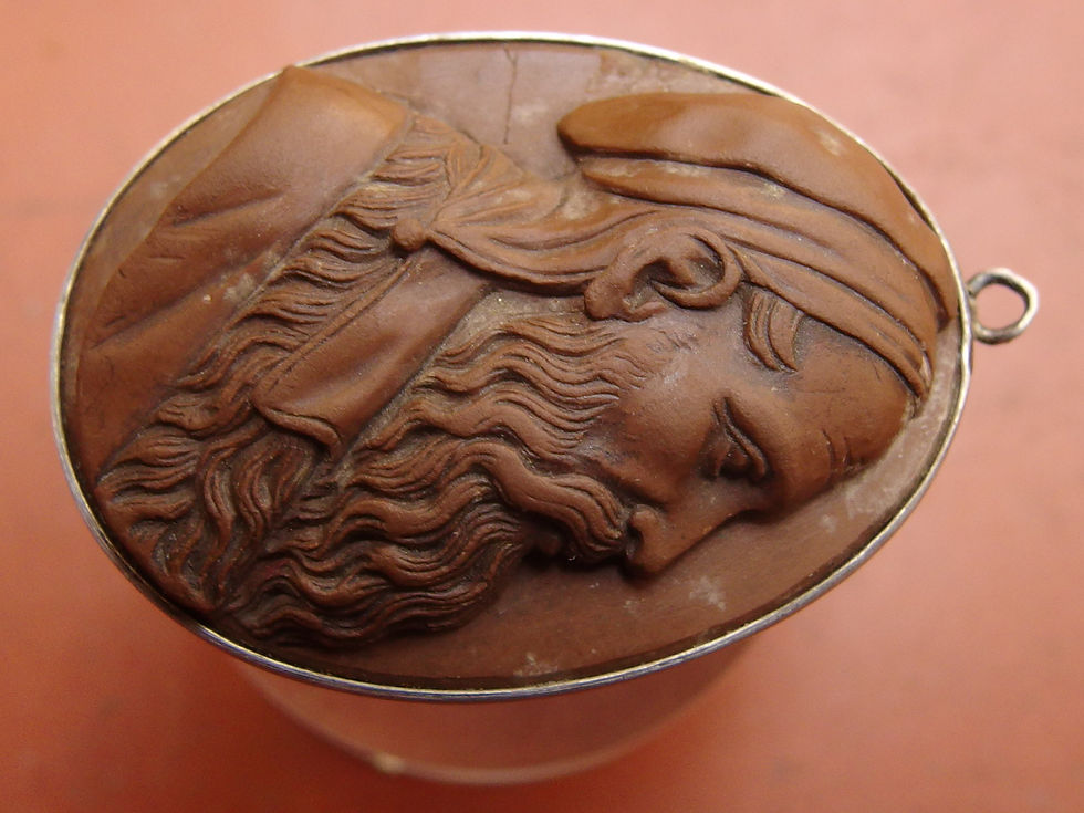 Miniatura: 4501 ORIGINAL ANTIQUE LAVA CAMEO OF  ITALIAN PAINTER TIZIANO, CIRCA 1840-60