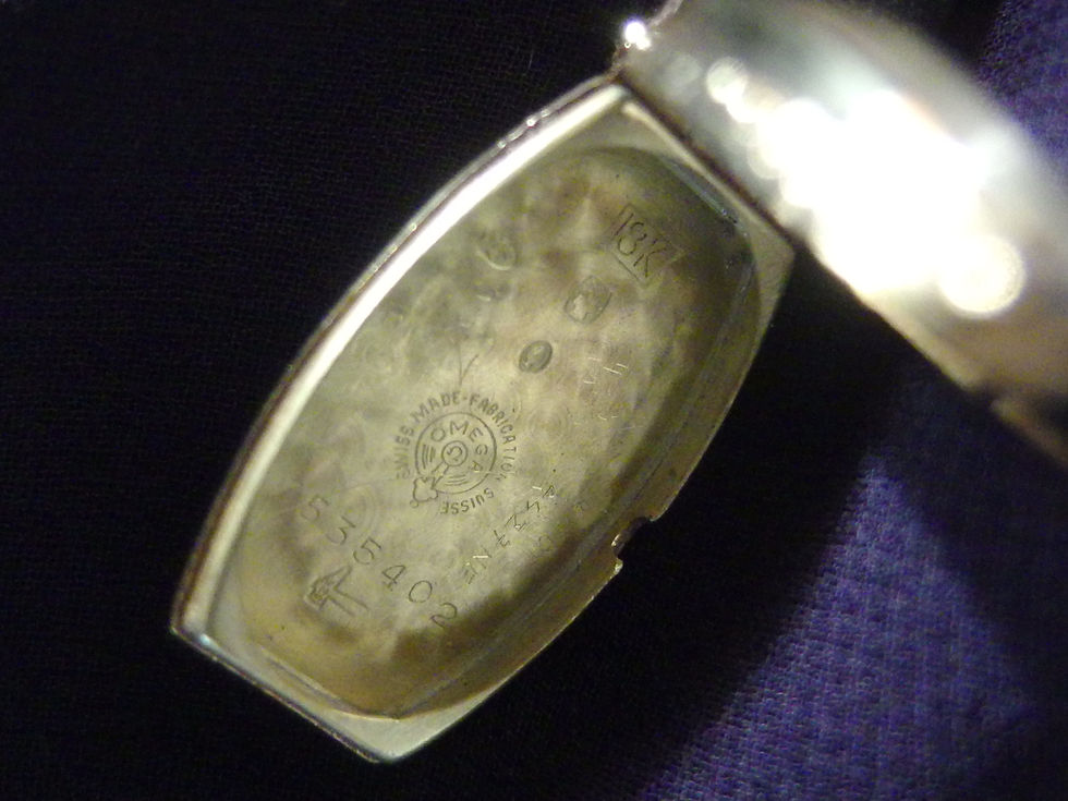 Miniatura: 4449 ORIGINAL 18K GOLD OMEGA TONNEAU FOR LADIES, CIRCA 1939