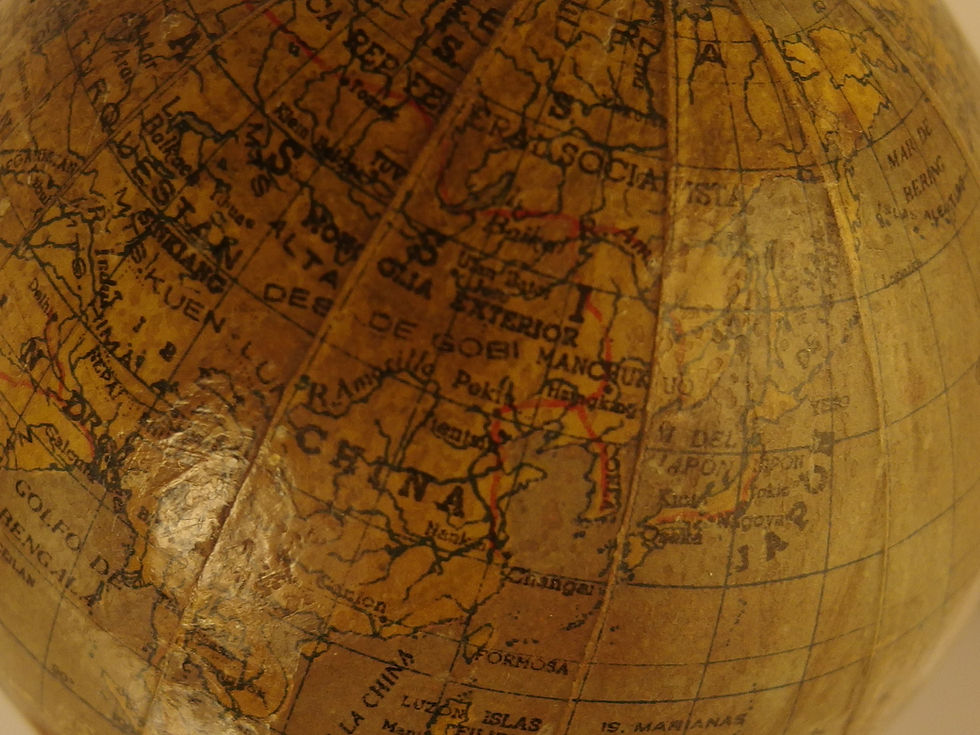 Miniatura: Antiguo globo terráqueo  MADERA FORRADA POR PAPEl