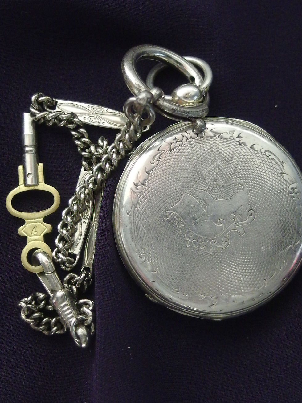 Miniatura: 4453 ANTIQUE SILVER POCKET WATCH W/KEY, FELINE OR MYTHICAL ANIMAL, C.1840